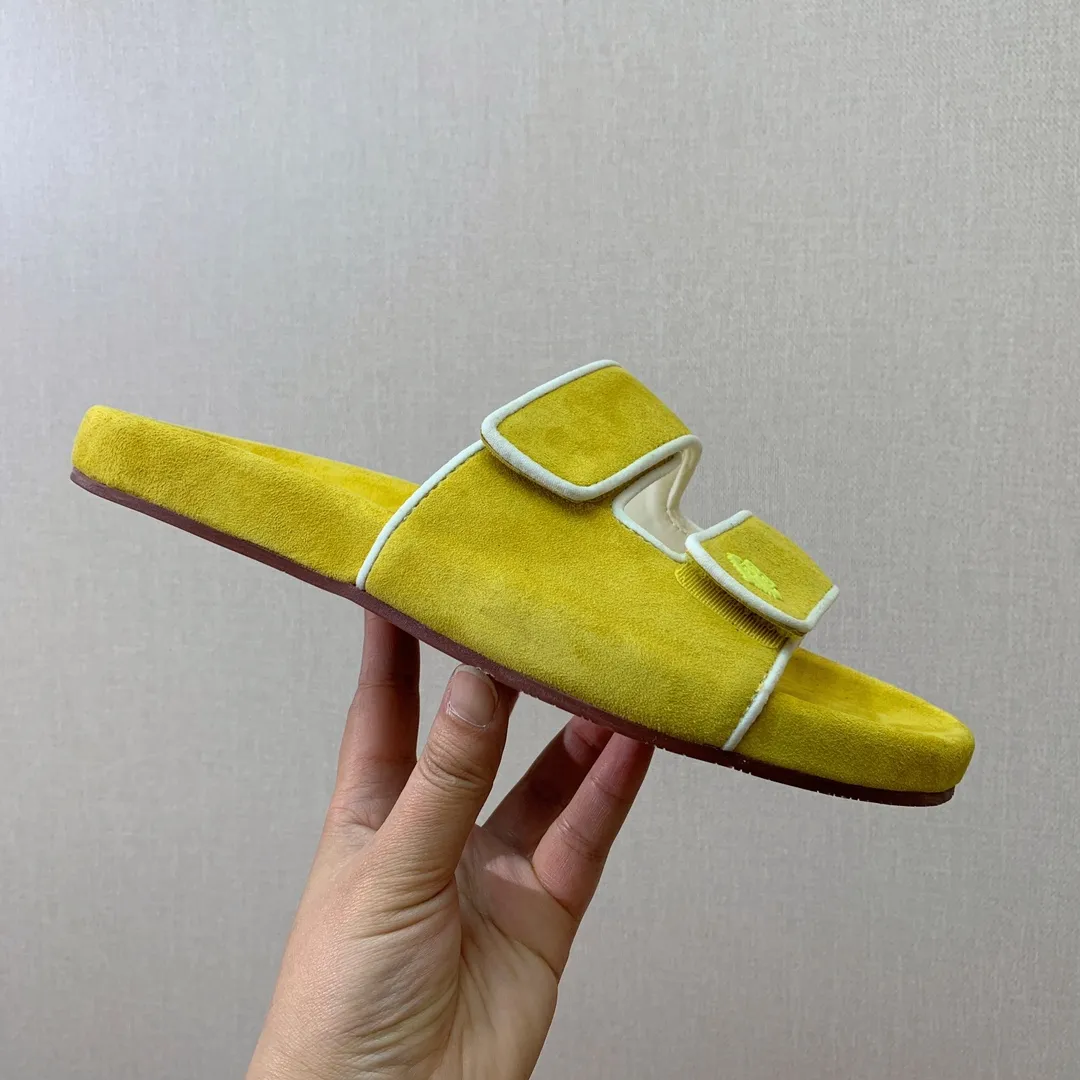 【LP】P:600💰 Size: 39-46 (45.46 can be customized) 【Loro Piana】LP men's slippers. Italian top cashmere is retro, elegant, low-key and luxurious. Both fashionable and practical, the leather is still of the highest quality in the entire network. The upper is silky and smooth. Wear-resistant and highly elastic beef tendon bottom.